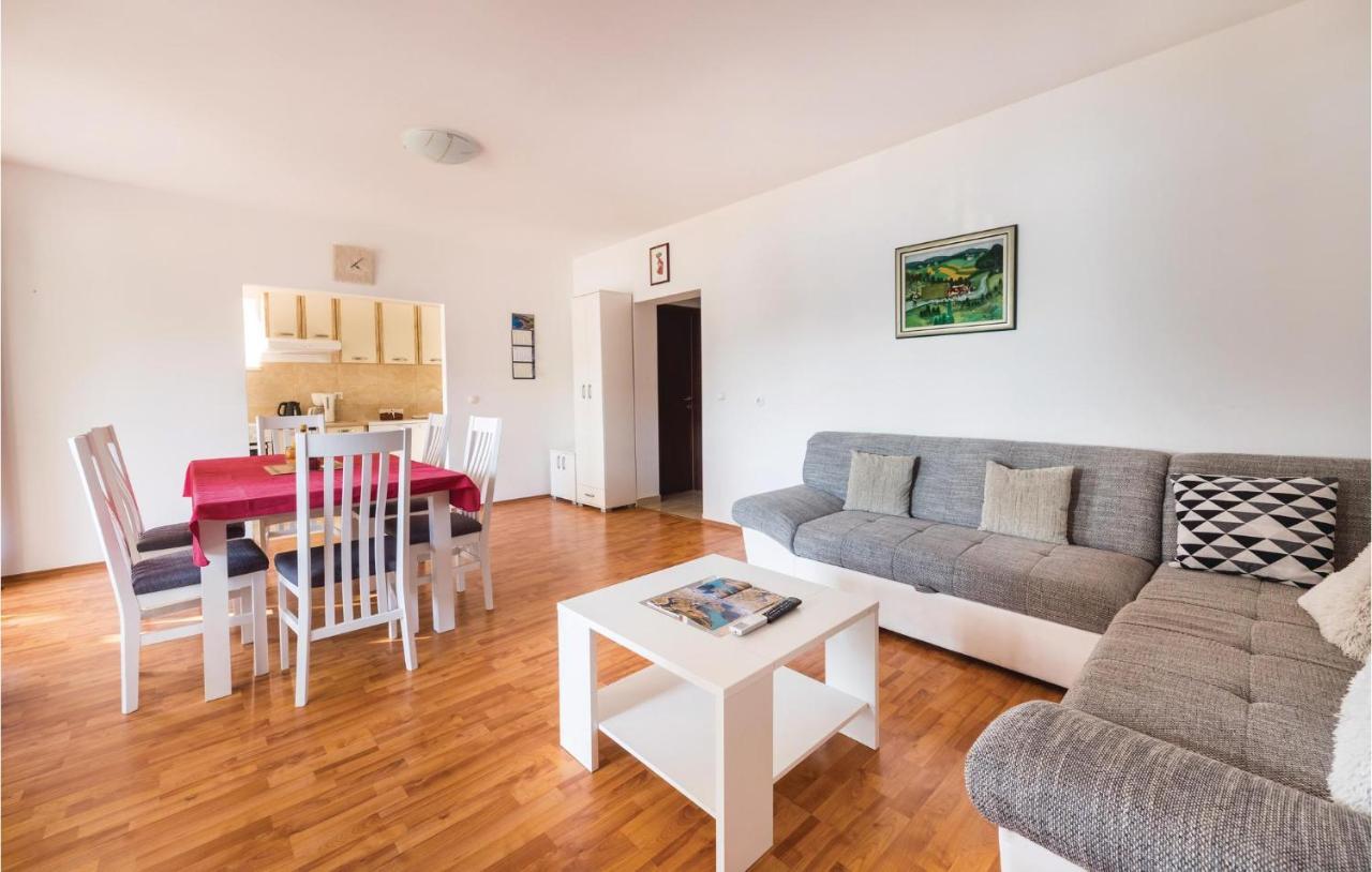 Cozy Apartment In Blace With Wifi Exterior foto